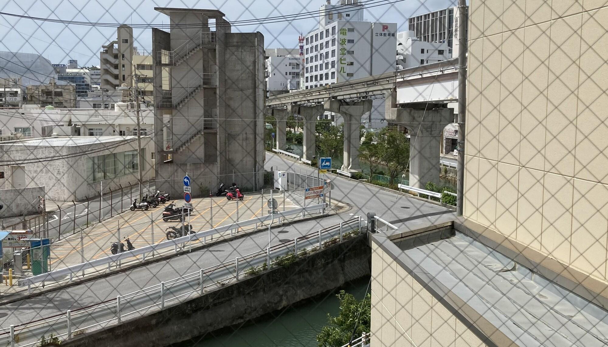 Toyoko Inn Okinawa Naha Kokusai-Dori Miebashi-Eki Екстер'єр фото