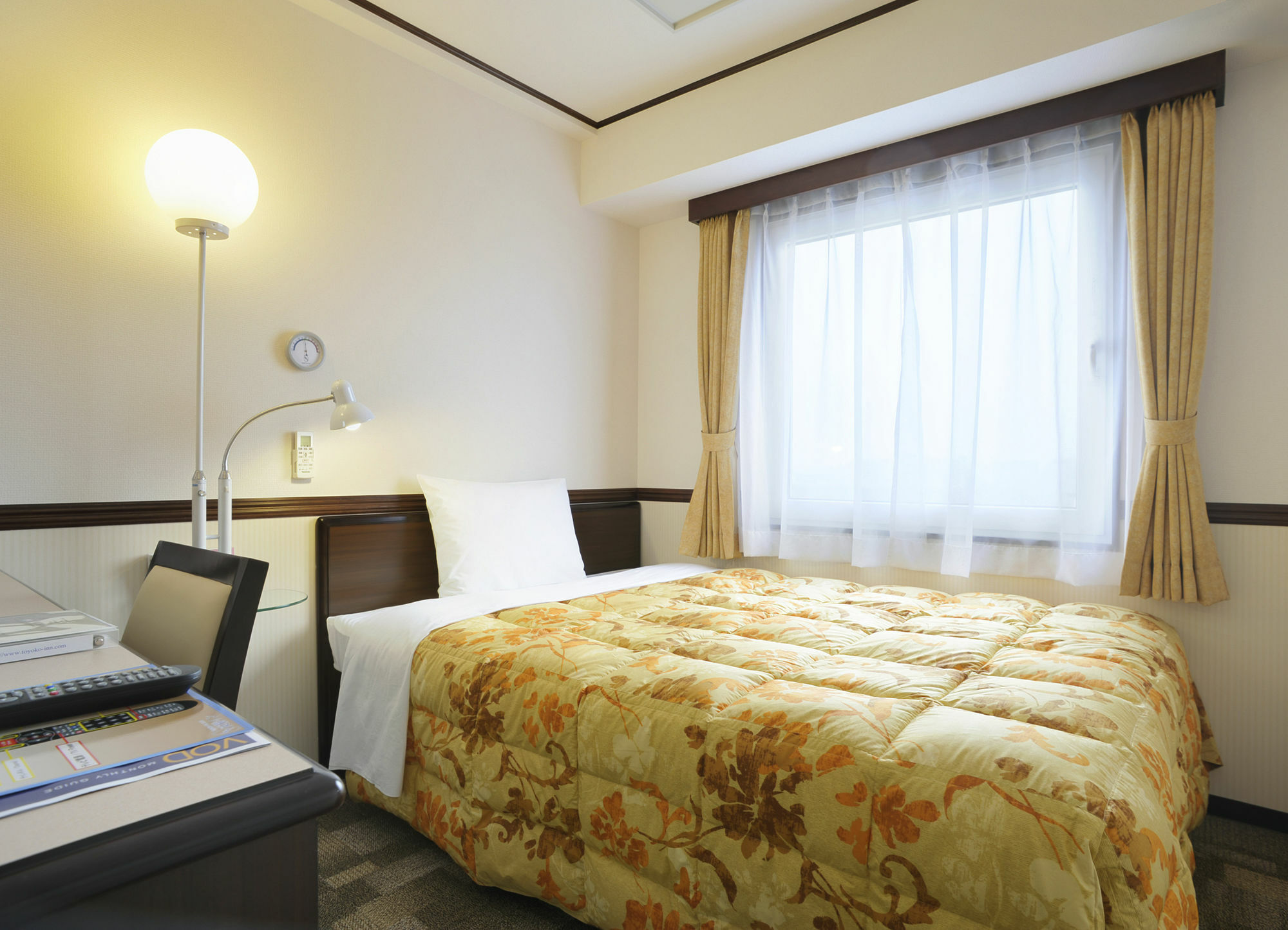 Toyoko Inn Okinawa Naha Kokusai-Dori Miebashi-Eki Екстер'єр фото
